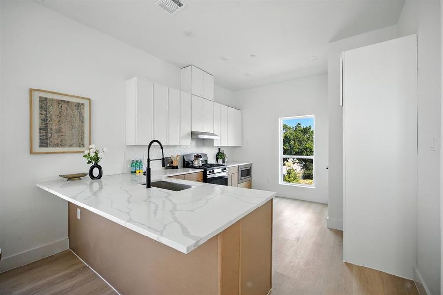Furnished interior view inside a new home in , Dallas (Image 6).
