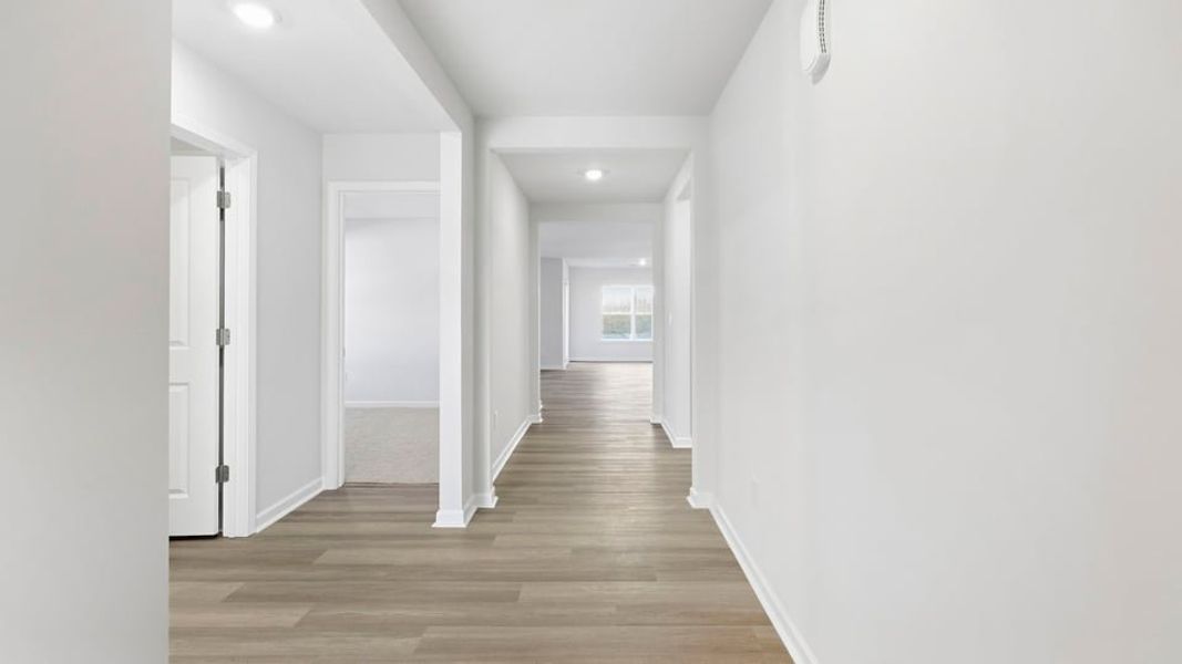 Spacious, unfurnished interior of a new home in Cascade Point, Seneca (Image 12).
