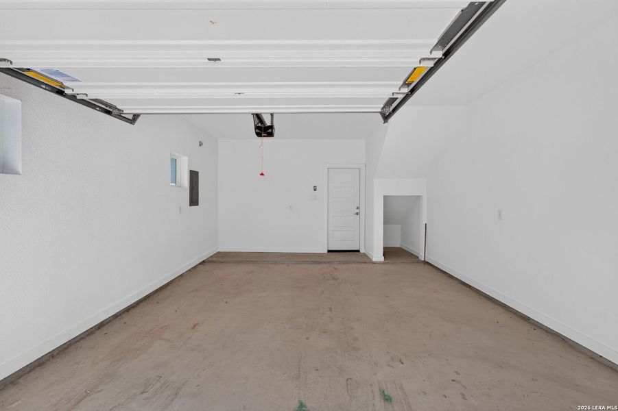 Spacious, unfurnished interior of a new home in , San Antonio (Image 16).