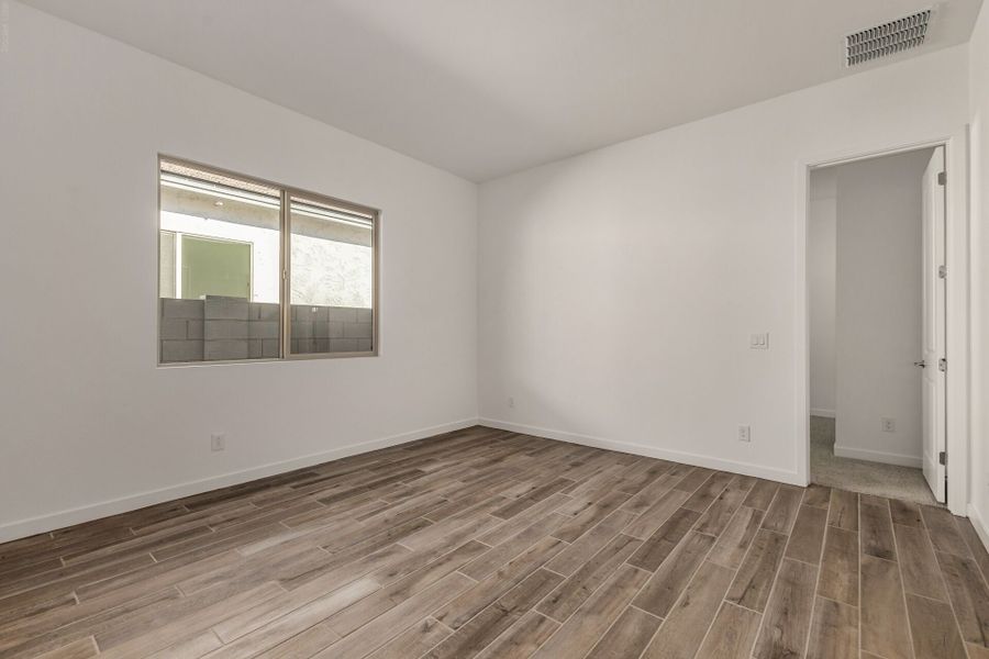 Spacious, unfurnished interior of a new home in Landmarke, San Tan Valley (Image 16). Spacious, unfurnished interior of a new home in Landmarke, San Tan Valley (Image 16).