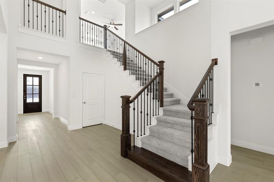 03. 5621 Burford - Entry