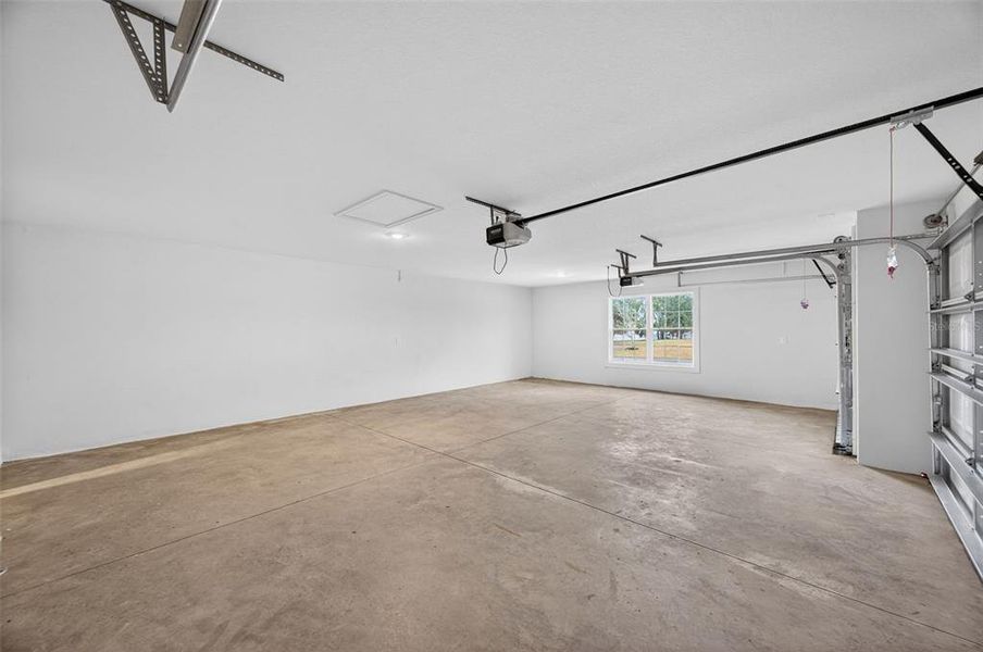 Spacious, unfurnished interior of a new home in Hill Country Estates, Dade City (Image 46).