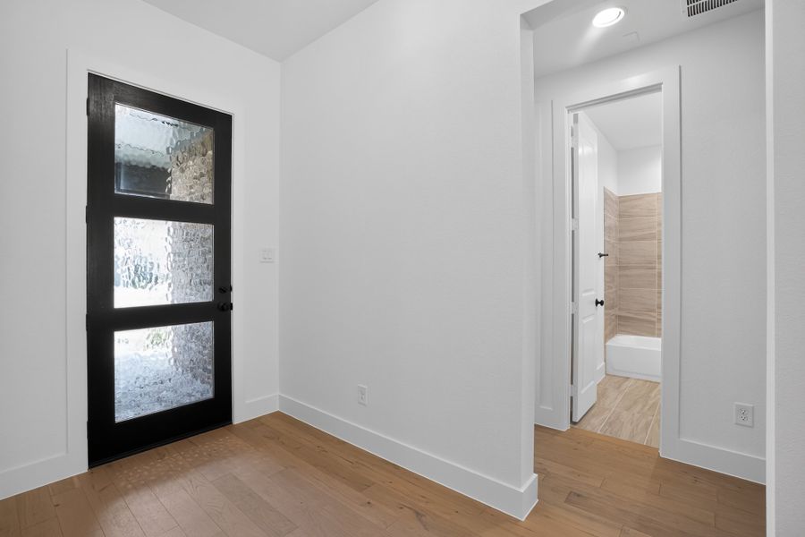 128 Buffalo - Entry