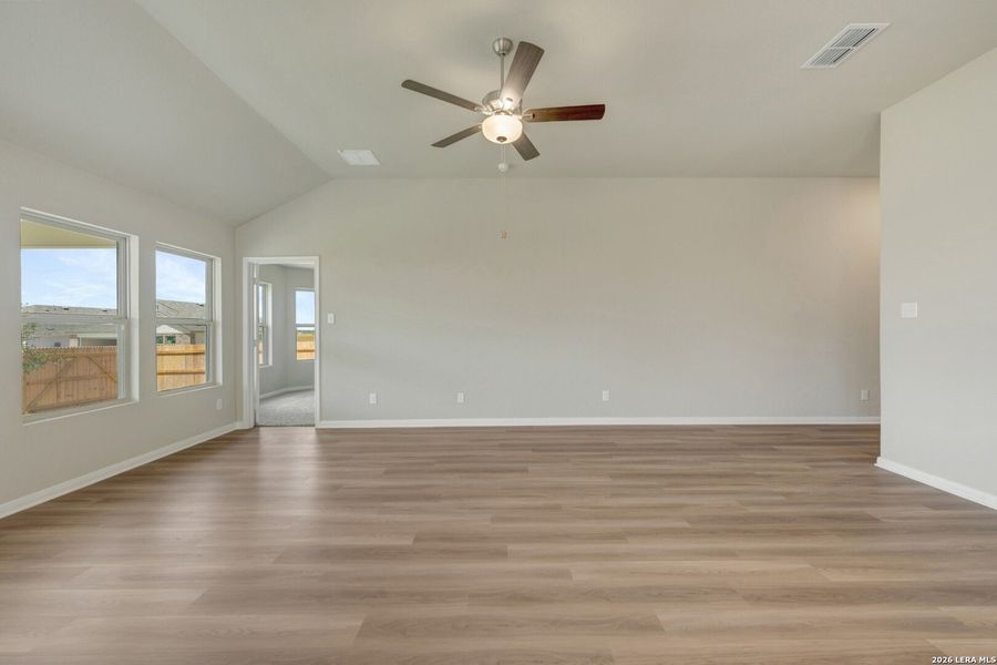 Spacious, unfurnished interior of a new home in Greenspoint Heights, Seguin (Image 17).