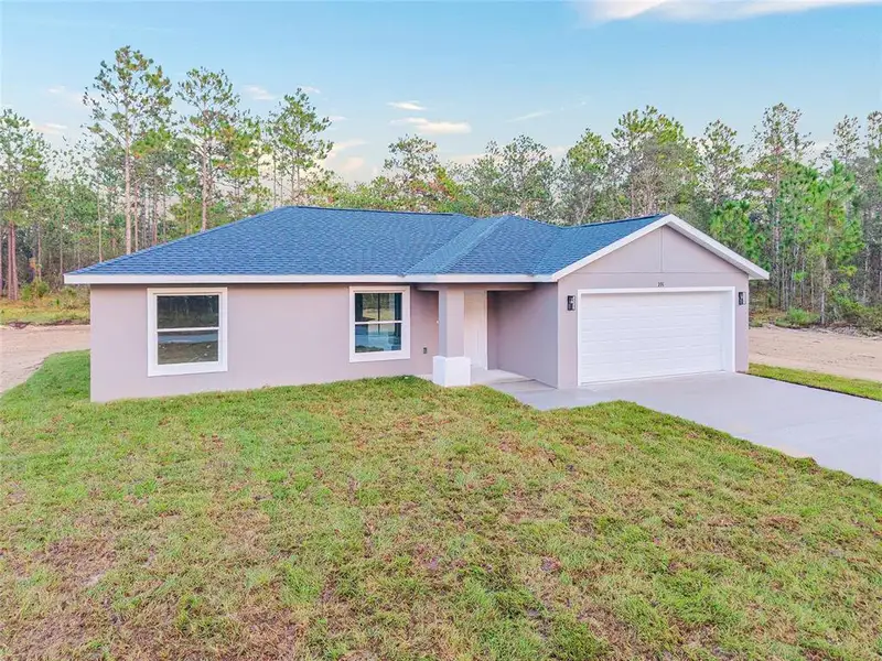 Exterior details and patio area of a home in , Dunnellon (Image 3). Exterior details and patio area of a home in , Dunnellon (Image 3).