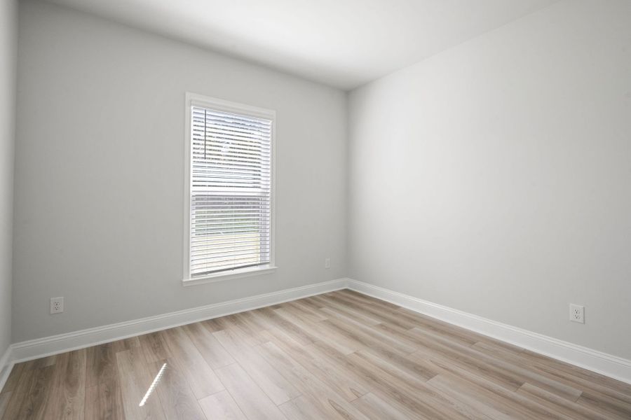Spacious, unfurnished interior of a new home in Waterways, Richmond Hill (Image 36).