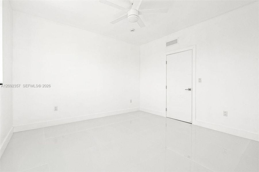 Spacious, unfurnished interior of a new home in , Miami (Image 32).