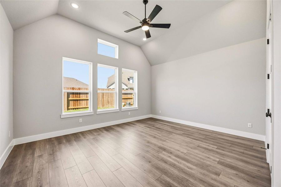 Spacious, unfurnished interior of a new home in Valencia, Manvel (Image 25).