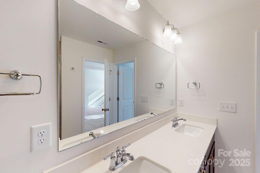 Owners bathroom Owners bathroom