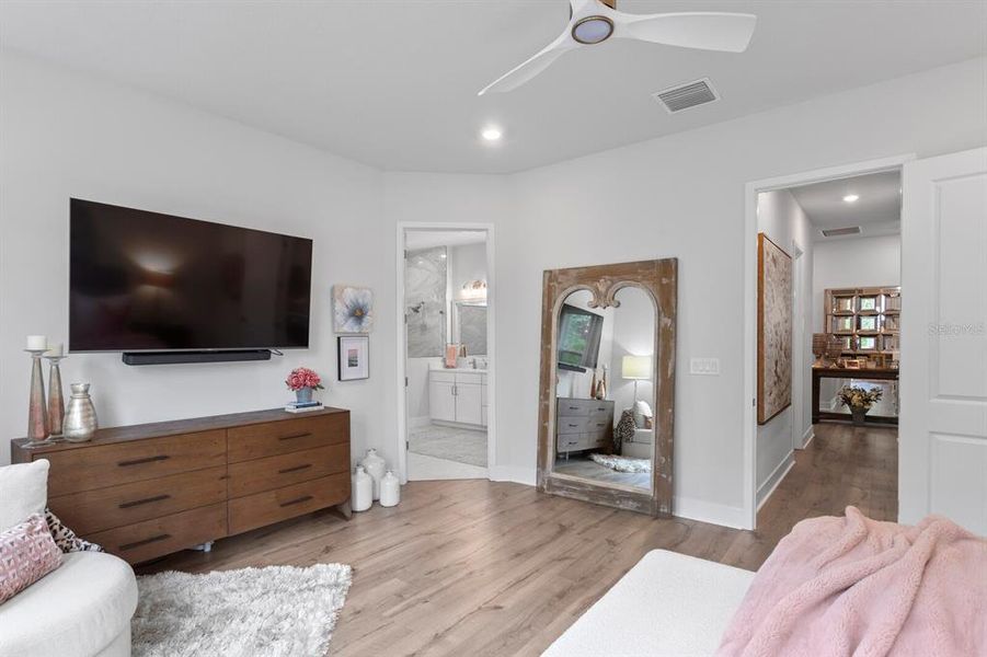 Furnished interior view inside a new home in , Odessa (Image 52).