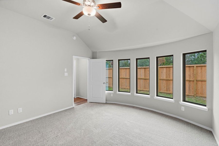Spacious, unfurnished interior of a new home in Grand Central Park, Conroe (Image 25).