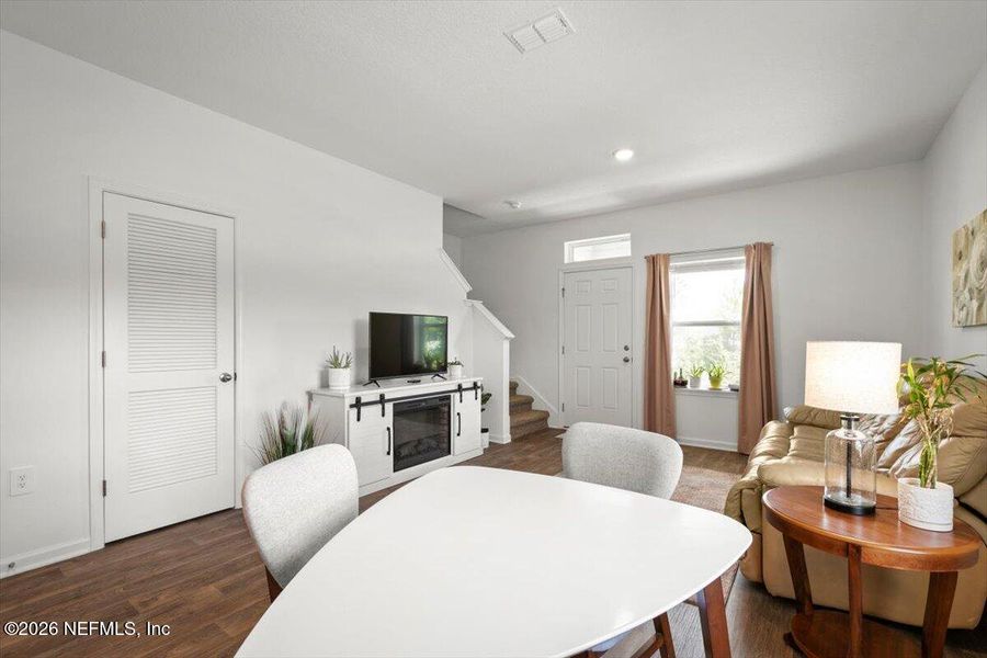 Furnished interior view inside a new home in , Middleburg (Image 7).