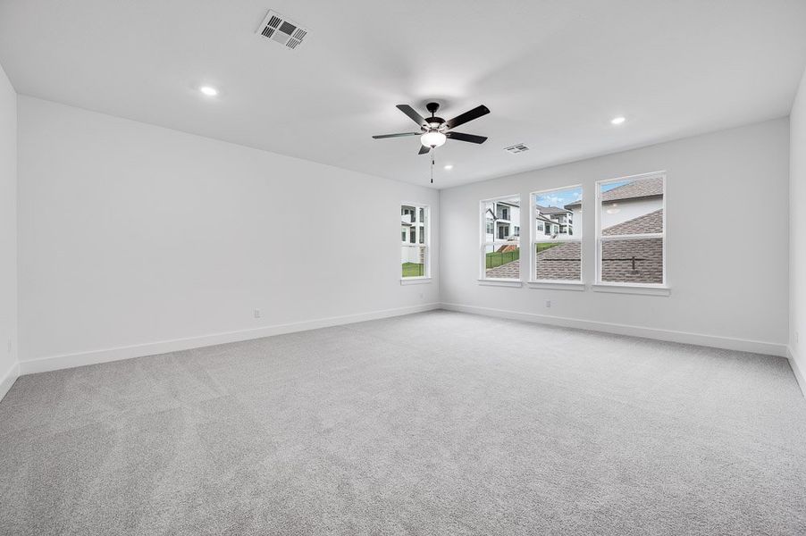 Spacious, unfurnished interior of a new home in Travisso, Leander (Image 9).