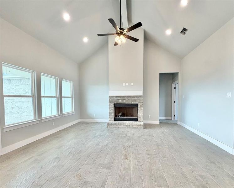 Spacious, unfurnished interior of a new home in , Weatherford (Image 17).