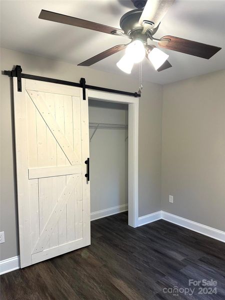 BEDROOM CLOSET BARN DOORS