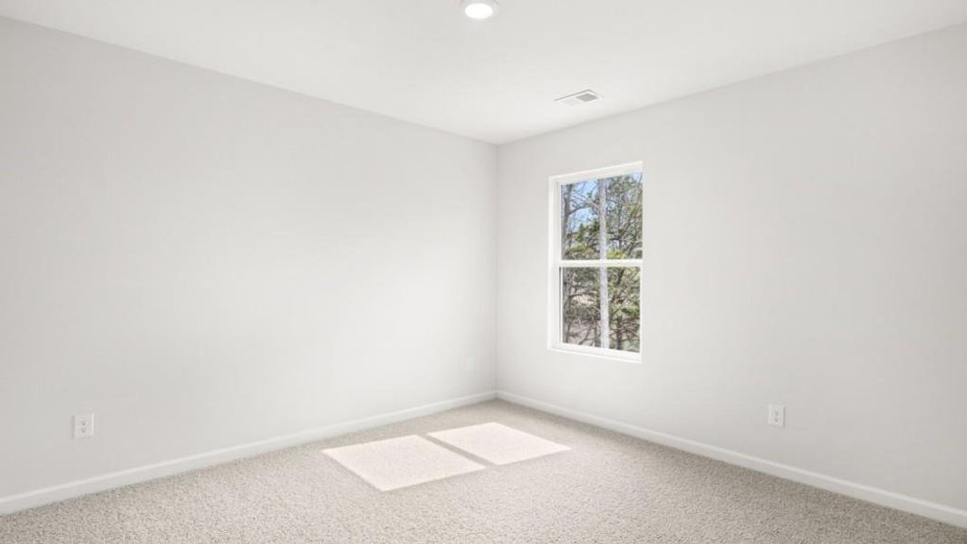 Spacious, unfurnished interior of a new home in Thompson Ridge, Dallas (Image 23).