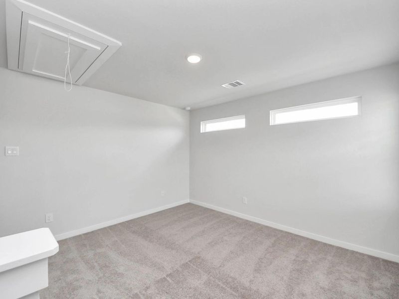 Spacious, unfurnished interior of a new home in Caney Creek Place, Conroe (Image 32).