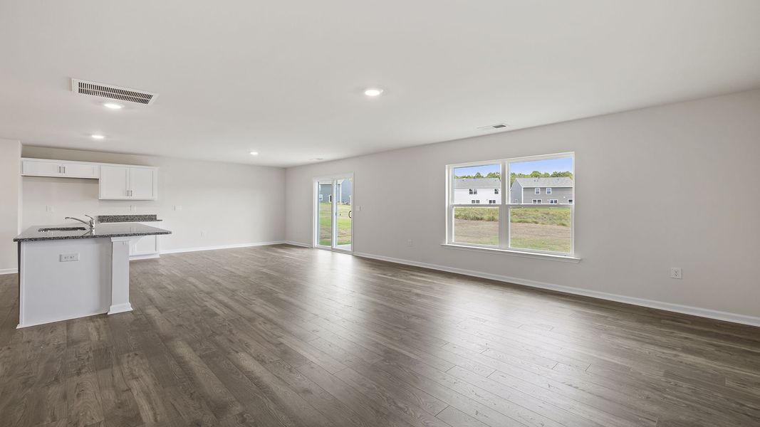 Spacious, unfurnished interior of a new home in Cedar Gap, Fountain Inn (Image 15).