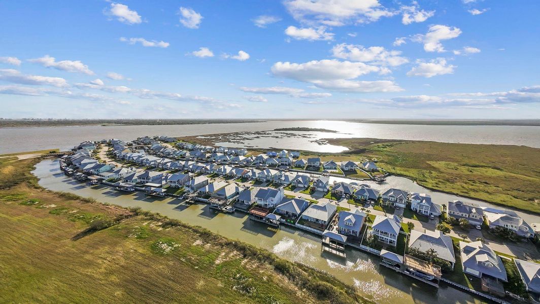 Aerial view of the Grand Cay Harbour community in Texas City, TX, showing layout and nearby surroundings (Image 19). Aerial view of the Grand Cay Harbour community in Texas City, TX, showing layout and nearby surroundings (Image 19).