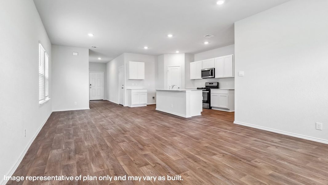Spacious, unfurnished interior of a new home in Blue Ridge Ranch, San Antonio (Image 13).