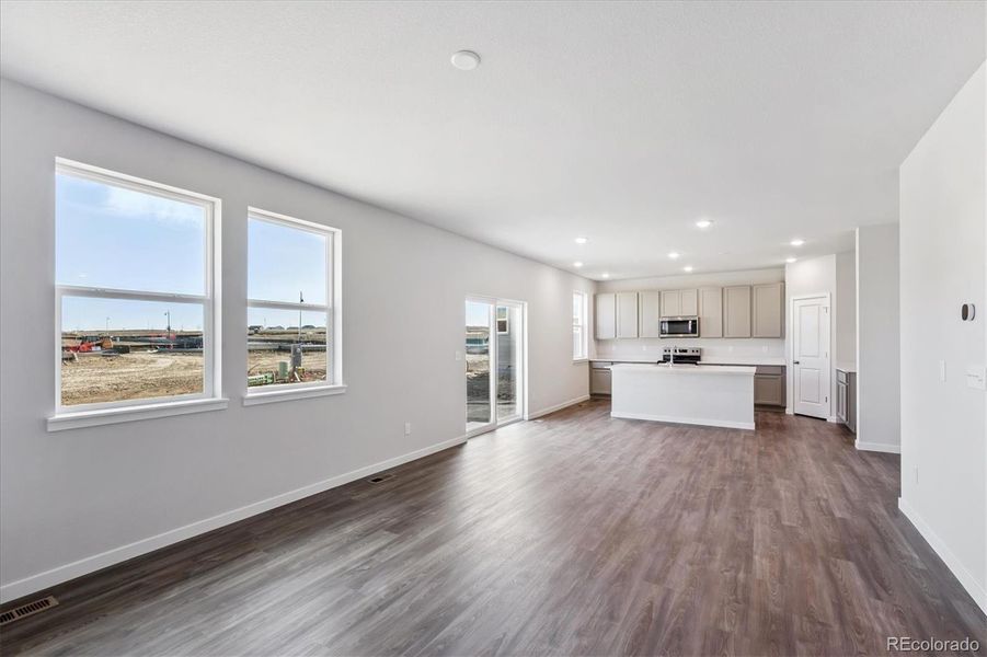 Spacious, unfurnished interior of a new home in Sweetgrass, Dacono (Image 15).