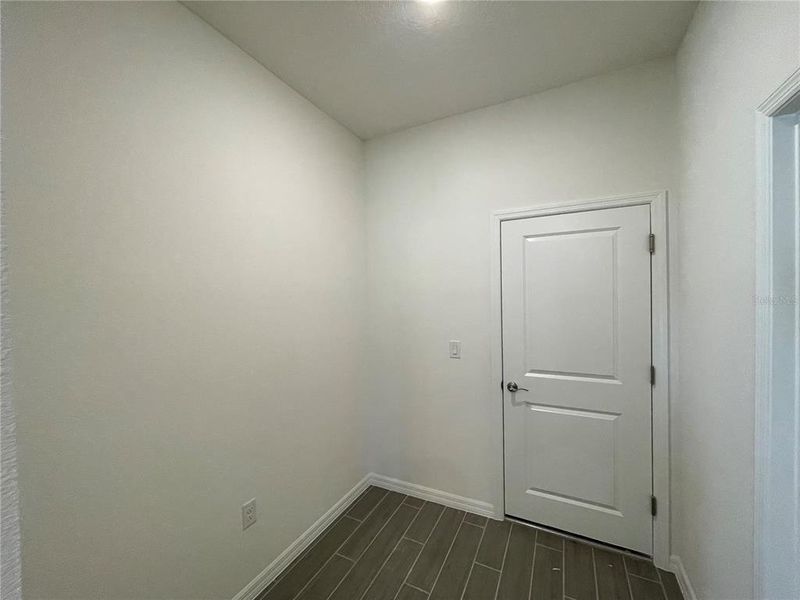 Spacious, unfurnished interior of a new home in Angeline, Land O' Lakes (Image 24).