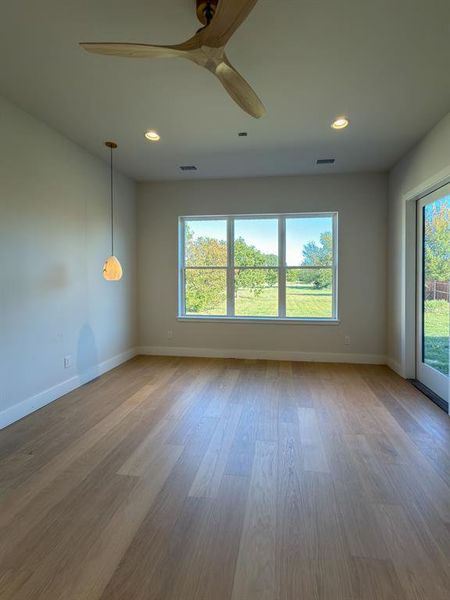 Spacious, unfurnished interior of a new home in , Roanoke (Image 21).