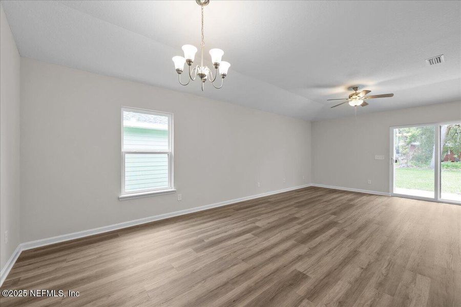 Spacious, unfurnished interior of a new home in , Palatka (Image 11).