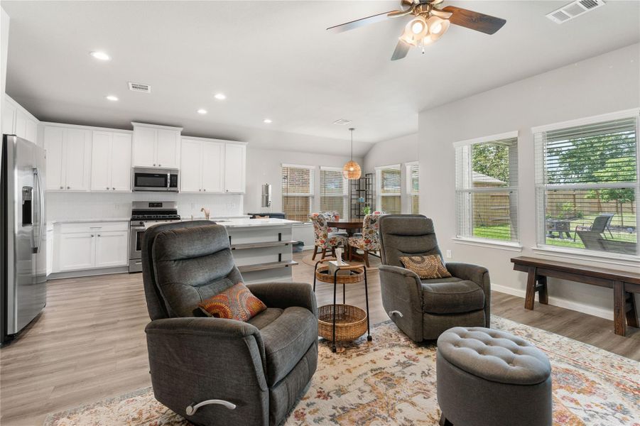 Furnished interior view inside a new home in Wedgewood Forest, Conroe (Image 10). Furnished interior view inside a new home in Wedgewood Forest, Conroe (Image 10).