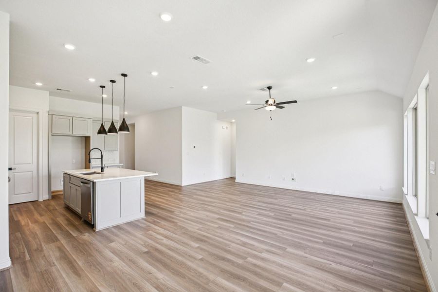Spacious, unfurnished interior of a new home in Evergreen 50', Conroe (Image 23).