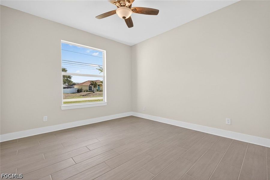 Spacious, unfurnished interior of a new home in Cape Coral, Cape Coral (Image 27).