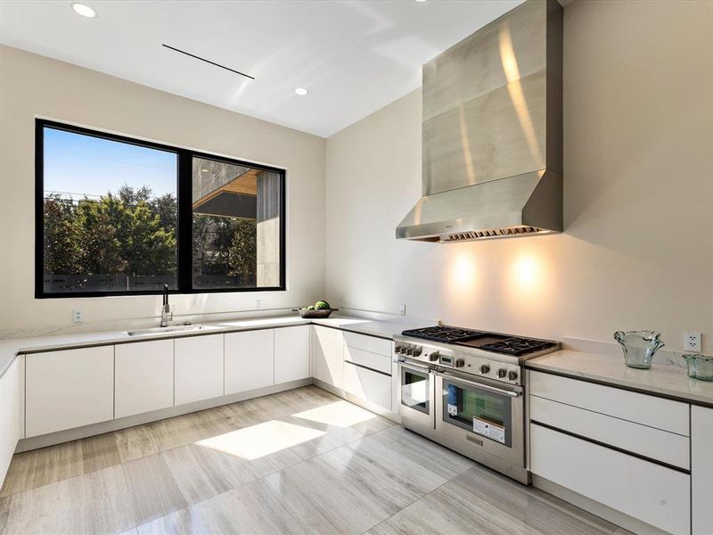 Furnished interior view inside a new home in , Dallas (Image 10).