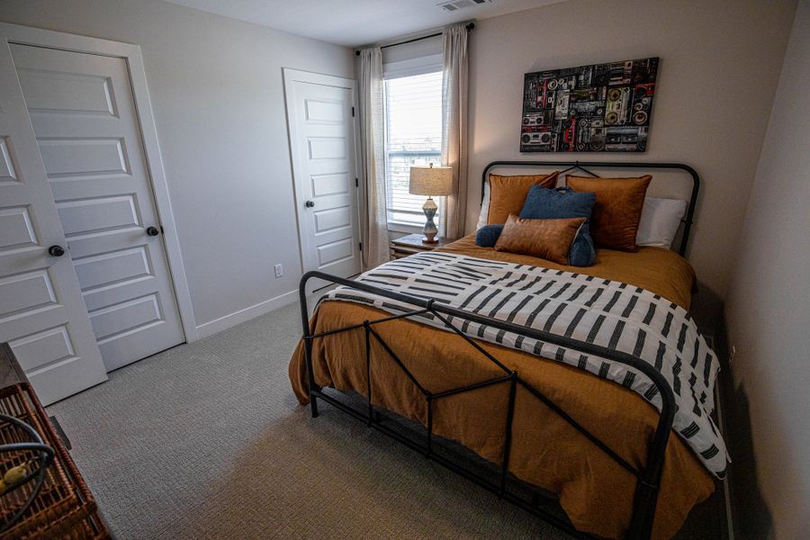 Representative furnished interior of a home built from the Willow by Grant & Co in Manor at Hall Creek, Arlington (Image 93).