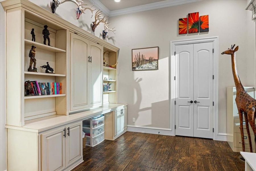 Furnished interior view inside a new home in , Paradise (Image 11).