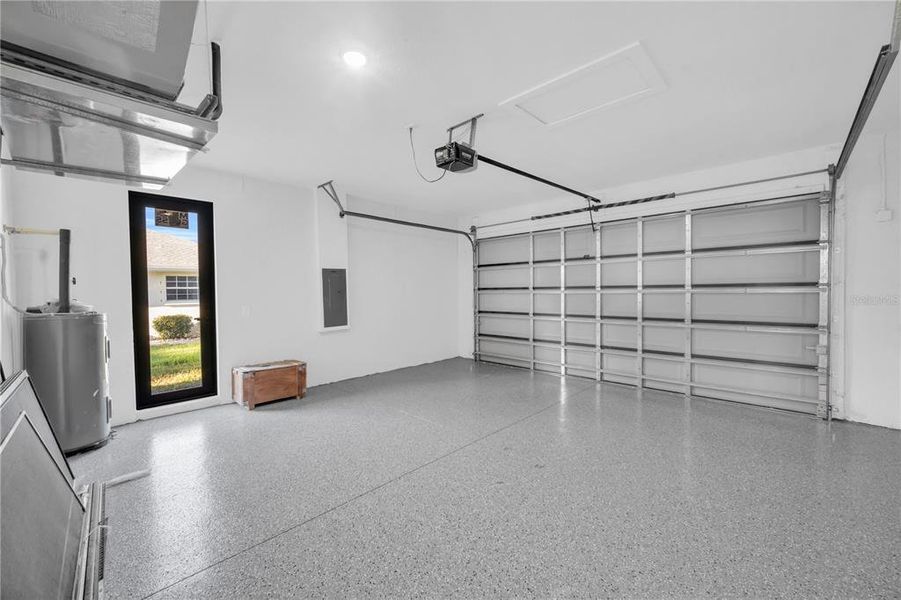 Spacious, unfurnished interior of a new home in , Punta Gorda (Image 9).