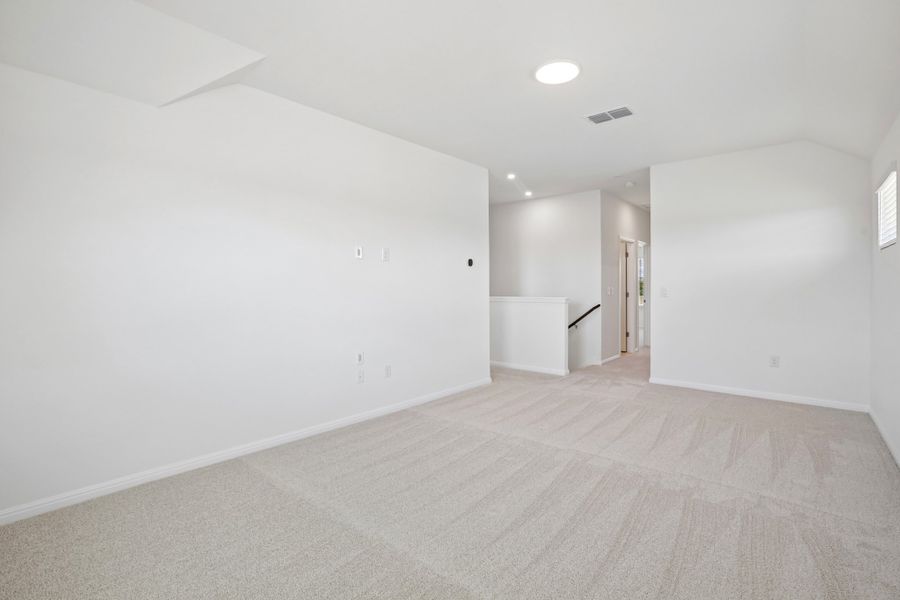 Spacious, unfurnished interior of a new home in Porter Country, Buda (Image 21).