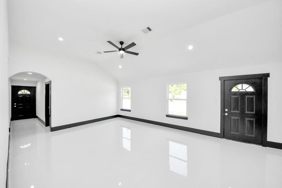 Spacious, unfurnished interior of a new home in , Splendora (Image 28).