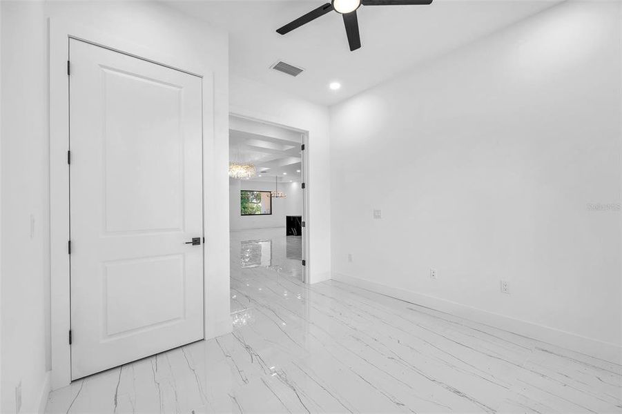 Spacious, unfurnished interior of a new home in , Thonotosassa (Image 41).
