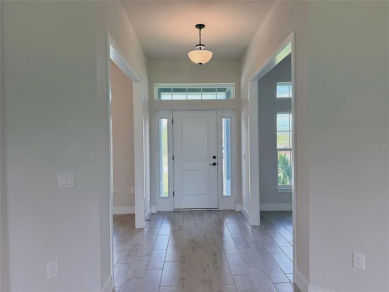 Spacious, unfurnished interior of a new home in Rotonda, Port Charlotte (Image 14).