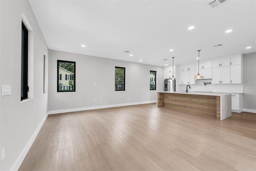 Spacious, unfurnished interior of a new home in , Orlando (Image 28).