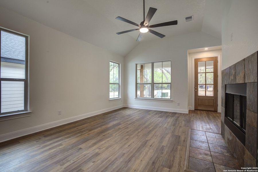 Spacious, unfurnished interior of a new home in , Wimberley (Image 23).