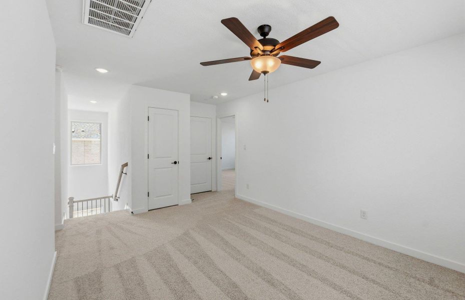 Spacious, unfurnished interior of a new home in Santa Rita Ranch, Liberty Hill (Image 21).