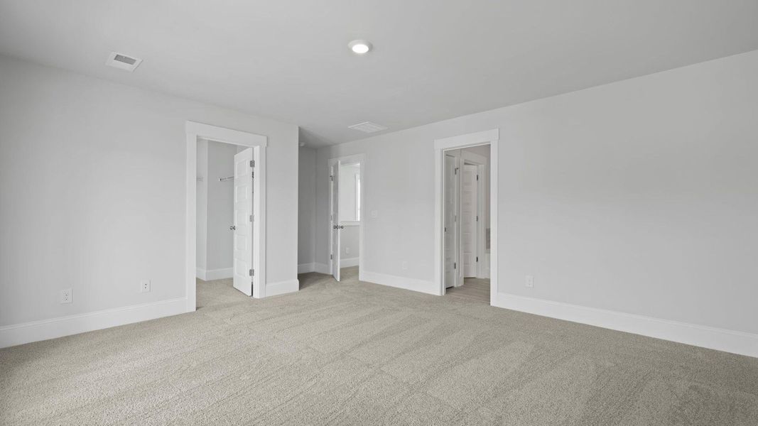Spacious, unfurnished interior of a new home in Sheep Island, Summerville (Image 15).