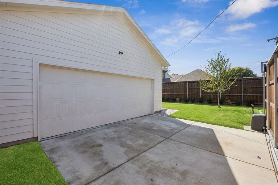 Exterior details and patio area of a home in , Dallas (Image 22).
