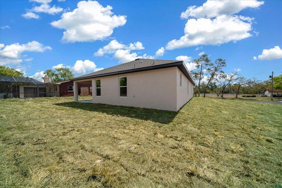 Exterior details and patio area of a home in , Spring Hill (Image 4).