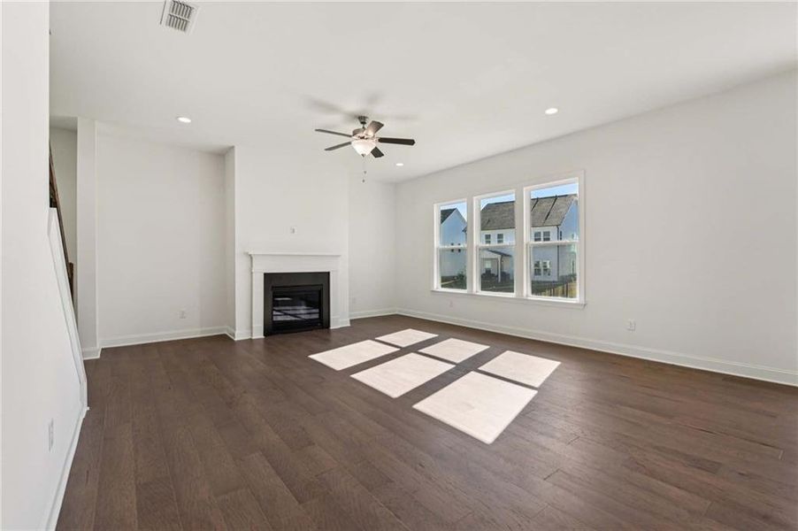 Spacious, unfurnished interior of a new home in East Harbor II at Chestatee, Dawsonville (Image 28).