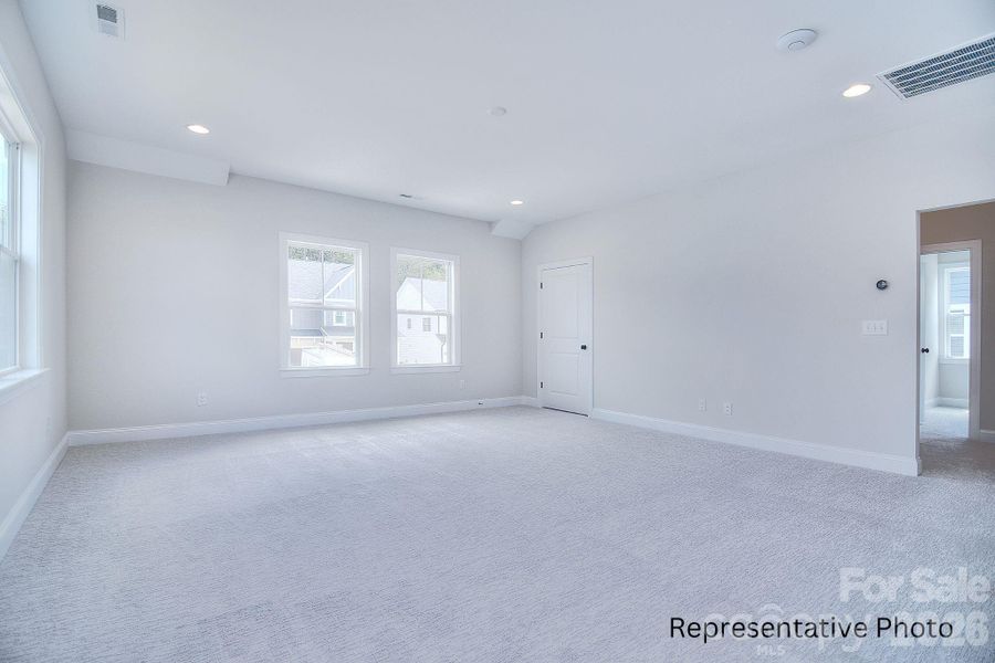 Spacious, unfurnished interior of a new home in Edmunds Farm, Clover (Image 28).
