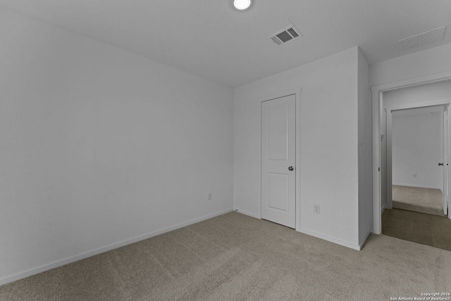 Spacious, unfurnished interior of a new home in Voss Farms, New Braunfels (Image 19).