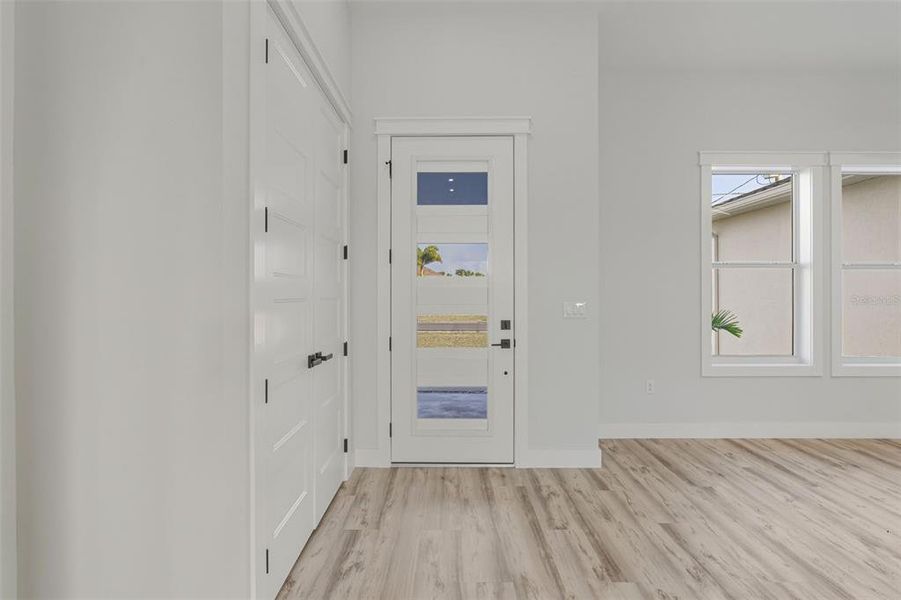 Spacious, unfurnished interior of a new home in , Rotonda West (Image 24).