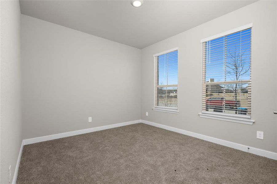 Spacious, unfurnished interior of a new home in Trails of Elizabeth Creek, Fort Worth (Image 22).